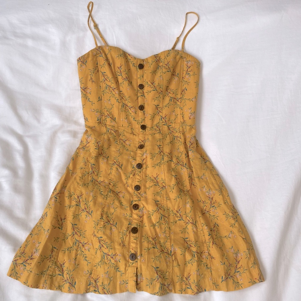 Gorgeous and comfortable yellow summer dress!